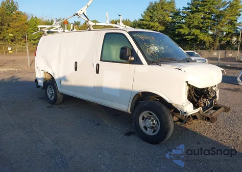 2015 Chevrolet Express 2500 Work Van z USA, uszkodzony, nr VIN 1GCWGFCF2F1153166